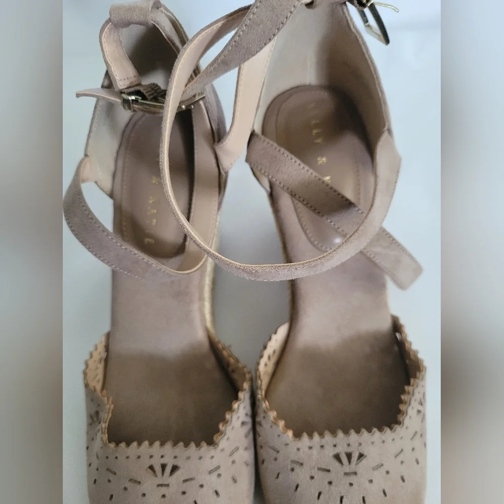 Kelly & Katie Espadrille Wedge Shoes 9.5 Cut Out Excellent Condition